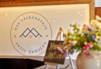 Das Wiesgauer - Alpenhotel Inzell has Balcony rooms