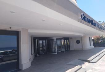 Grand Hotel Faraglioni has rooms with a private hot tub