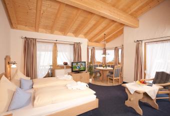 Hotel Landhaus Feldmeier ***S has Balcony rooms