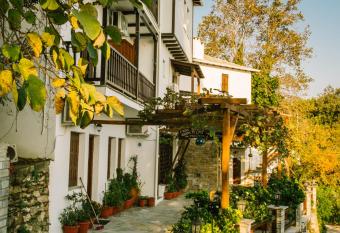 To Mpalkoni has Balcony rooms