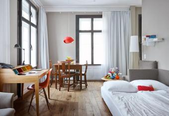 Hotel Wedina an der Alster allows 18 year olds to book a room