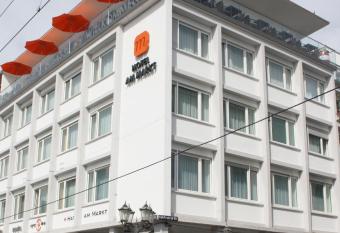 Hotel Am Markt allows 18 year olds to book a room