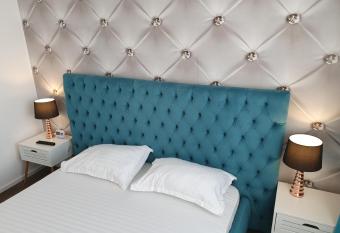 ARISTOCRAT CENTRAL has Balcony rooms