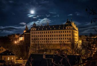 Pension Altenburg City allows 18 year olds to book a room