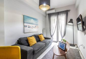 Sailor s Friend allows 18 year olds to book a room