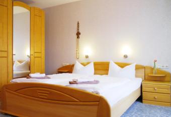 Landgasthof Zum Hirschen allows 18 year olds to book a room