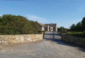 Bed & Breakfast - Room 1 - Shanakeever Farm, Clifden Country Homes allows 18 year olds to book a room