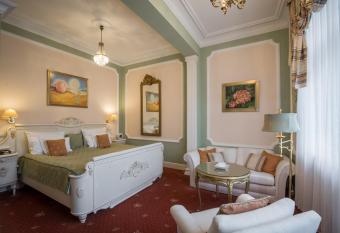 Hotel Der Kleine Prinz allows 18 year olds to book a room