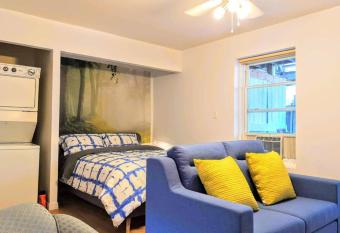 STUDIO SAINT-ROCH allows 18 year olds to book a room