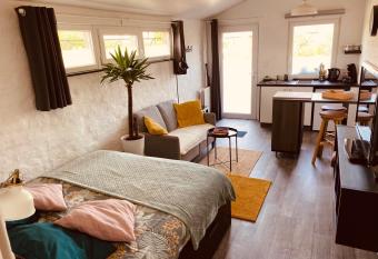 K   dodo sous le ch  teau !!! allows 18 year olds to book a room