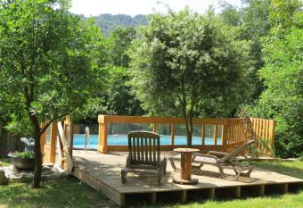 Chez C  cile et Micka  l allows 18 year olds to book a room