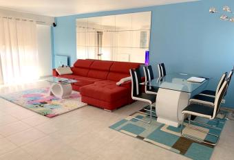 Appartement de 3 chambres avec balcon amenage et wifi a Melun has Balcony rooms