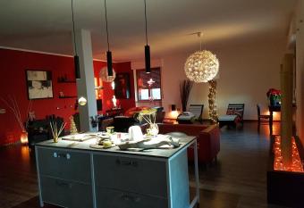 SPAZIO-CONFORT-FITNESS has Balcony rooms