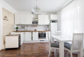 City center summer apartment allows 18 year olds to book a room