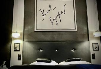 Hotel Am Volksgarten allows 18 year olds to book a room