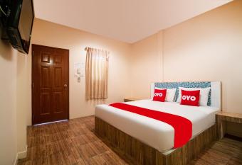 Vaccinated Staff - OYO 645 Baan Ruangrungroj allows 18 year olds to book a room