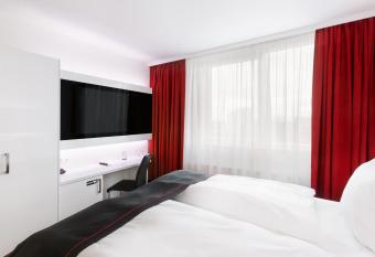 DORMERO Hotel Hannover-Langenhagen Airport allows 18 year olds to book a room