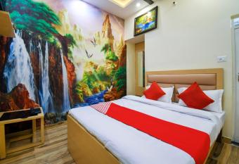 OYO 69429 Hotel Vimal Residency allows 18 year olds to book a room