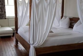 SLEEP & GO! Self service rooms with community kitchen has Balcony rooms