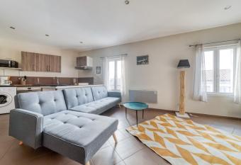 Le Borie climatis   allows 18 year olds to book a room