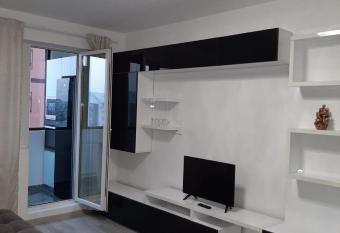 Luxury Daniel Apartament Residence Militari allows 18 year olds to book a room