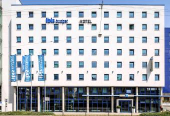 ibis budget Stuttgart City Nord allows 18 year olds to book a room