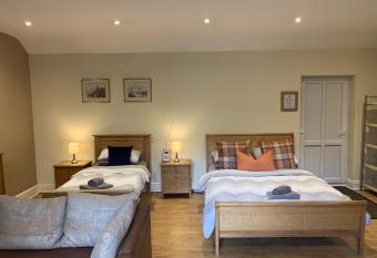 Southernwood - Family Studio allows 18 year olds to book a room