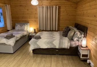 Southernwood - Garden Lodge 8 allows 18 year olds to book a room