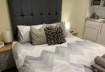 Southernwood - Garden Lodge 11 allows 18 year olds to book a room