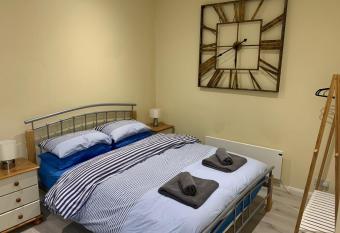 Southernwood - Wantage Road Studio 1 allows 18 year olds to book a room