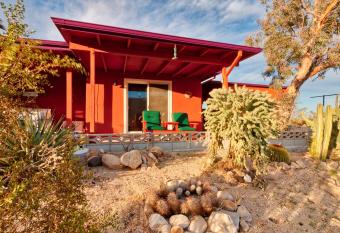 Chuck's Cabin In A Joshua Tree Community has Balcony rooms