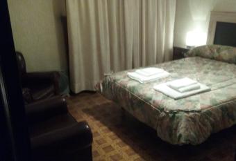 Habitacion matrimonial centro ciudad allows 18 year olds to book a room