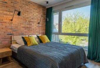 Apartamenty Homely Place Poznania allows 18 year olds to book a room