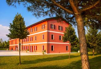 Agriturismo Fondo Gioconda allows 18 year olds to book a room