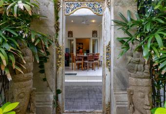 Villa Mari Camplung Tanduk Seminyak allows 18 year olds to book a room