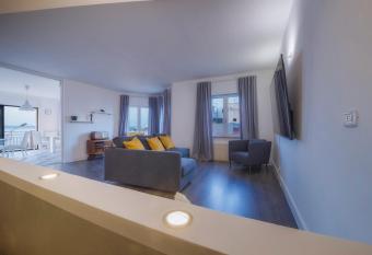 B&B  allows 18 year olds to book a room