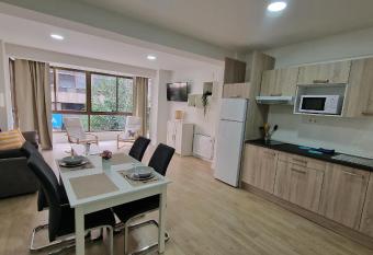 IMEDA APARTAMENTOS RECOGIDAS allows 18 year olds to book a room