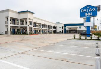 Palace Inn Blue-Iah East has Balcony rooms