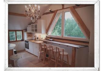 Studio Chic Wildhaus has rooms with a private hot tub