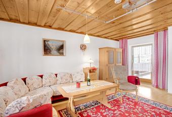 Ferienwohnung K  nig im Obergeschoss has Balcony rooms