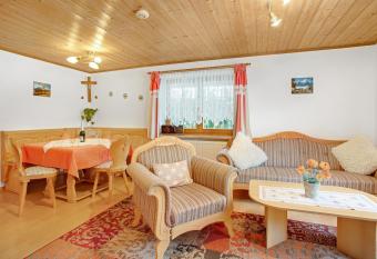 Ferienwohnung K  nig im Erdgeschoss has Balcony rooms