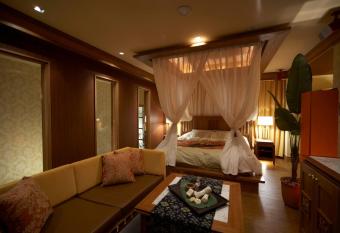 Le Ciel Spa & Resort -Adlt only- allows 18 year olds to book a room
