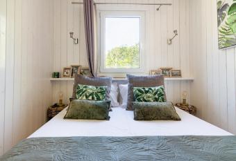 Les minis homes du Bugey - Eco-lodge Nature ,un refuge en hyper centre has Balcony rooms