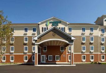 WoodSpring Suites Allentown allows 18 year olds to book a room