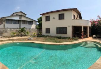 Villa Sunshine has Balcony rooms