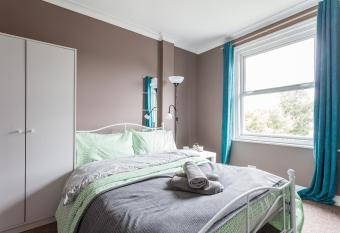 Shirley House Self Catering allows 18 year olds to book a room