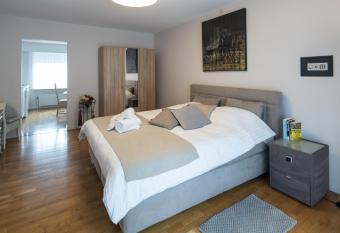 Logies De blauwe regen allows 18 year olds to book a room