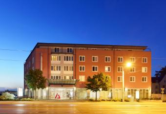 Amedia Dresden Elbpromenade, Trademark Collection by Wyndham allows 18 year olds to book a room