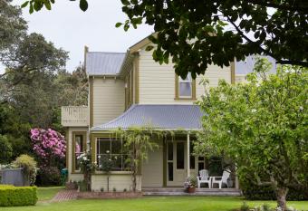 Tairoa Lodge has Balcony rooms