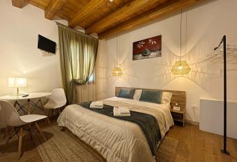 Agriturismo Vecio Portico has rooms with a private hot tub